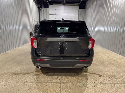 Used 2023 Ford Explorer XLT w/ XLT Sport Appearance Package AWD/4WD image 4