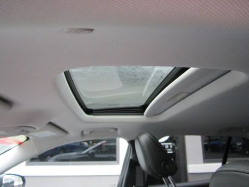 Used 2025 Chevrolet Trax LT w/ Sunroof Package FWD image 23