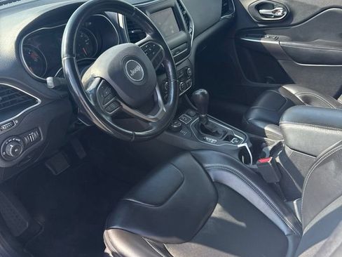Used 2019 Jeep Cherokee Latitude Plus AWD/4WD image 10