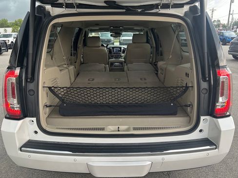 Used 2020 GMC Yukon XL Denali w/ Denali Premium Package AWD/4WD image 9