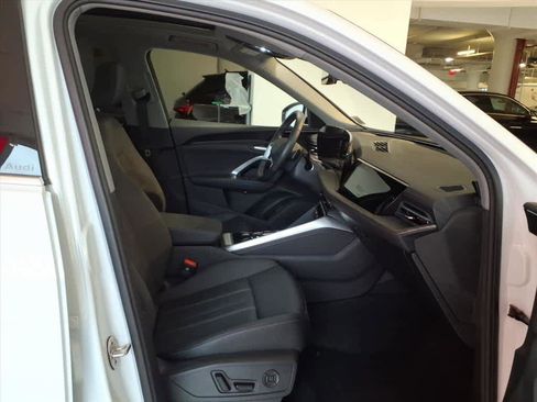 Certified 2025 Audi Q5 Premium w/ Convenience Package image 19