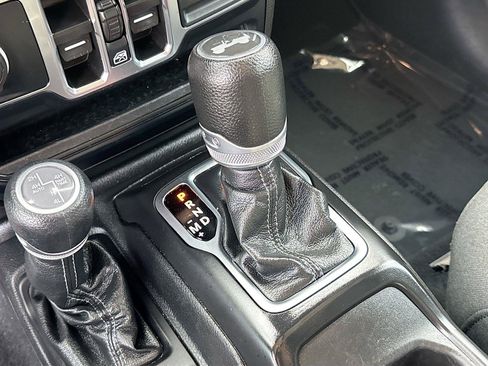Used 2024 Jeep Wrangler Unlimited Sahara AWD/4WD image 16