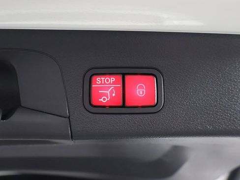 Used 2023 Mercedes-Benz GLS 450 4MATIC w/ AMG Line Exterior image 24