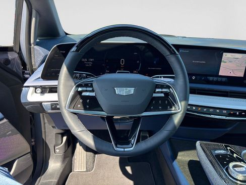 Used 2025 Cadillac Optiq Luxury 2 AWD/4WD image 11