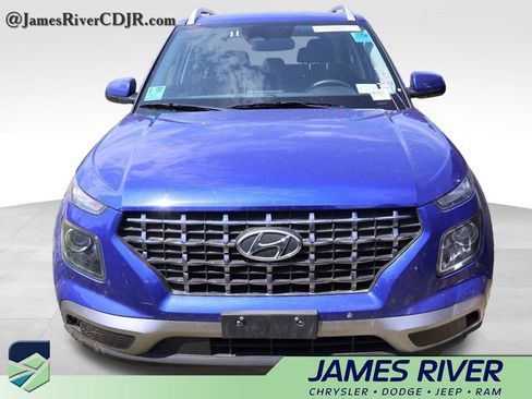 Used 2025 Hyundai Venue SEL FWD image 9