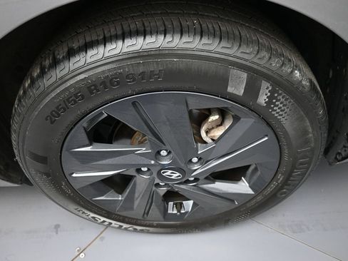 Certified 2023 Hyundai Elantra SEL w/ Preferred Accessory Package FWD image 15