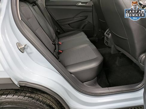 Used 2025 Volkswagen Taos SE AWD/4WD image 32