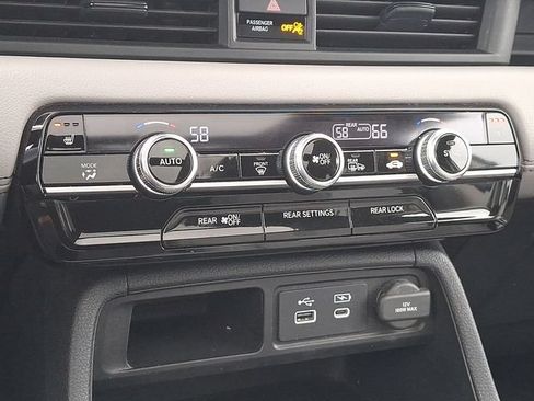 Certified 2023 Honda Pilot Touring image 12