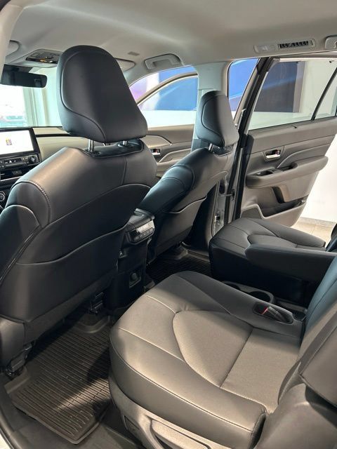 Used 2024 Toyota Grand Highlander AWD Hybrid image 13