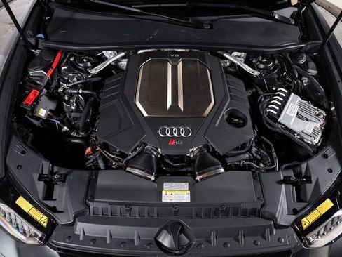 Used 2022 Audi RS 6 AWD/4WD image 10