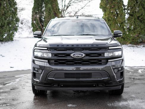 Certified 2022 Ford Expedition Limited image 2
