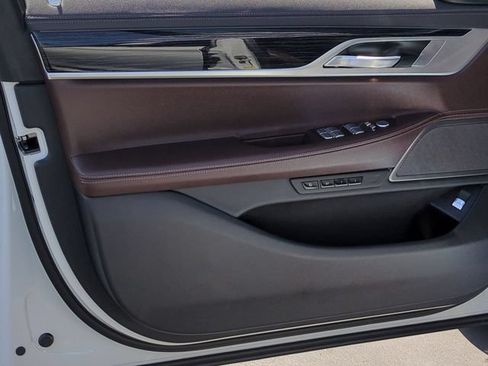 Used 2022 BMW 740i w/ M Sport Package RWD image 23