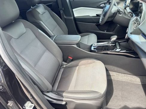 Used 2025 Chevrolet Trax LT FWD image 24