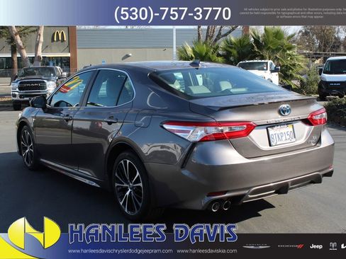 Used 2020 Toyota Camry SE image 9