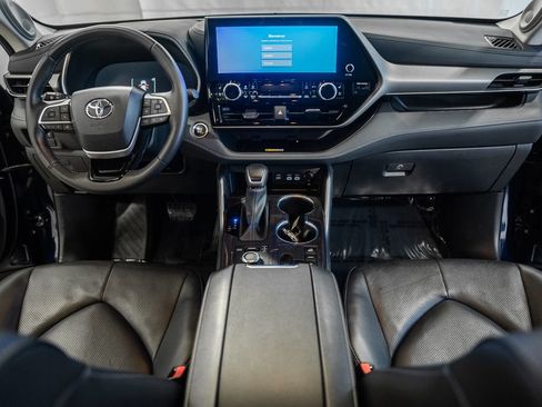 Used 2024 Toyota Highlander Limited AWD/4WD image 18