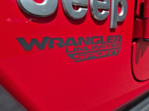 Used 2018 Jeep Wrangler Unlimited Sport S AWD/4WD image 14