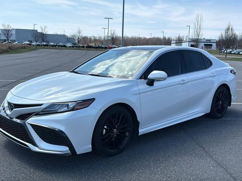 Used 2023 Toyota Camry XSE w/ Navigation Package image 11