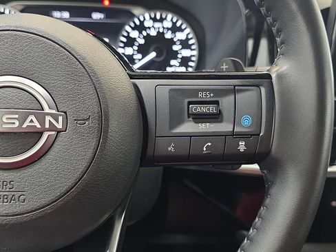 Used 2023 Nissan Pathfinder SL w/ Black Appearance Package AWD/4WD image 17