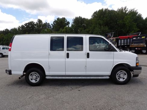 Used 2020 Chevrolet Express 2500 w/ Driver Convenience Package image 9