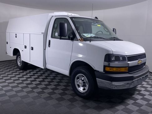 New 2025 Chevrolet Express 3500 w/ Power Convenience Package RWD image 18
