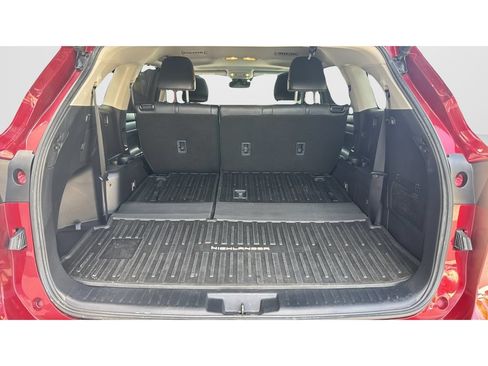 Used 2021 Toyota Highlander XLE FWD image 19