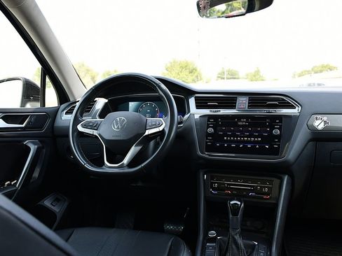 Used 2022 Volkswagen Tiguan SE FWD image 20
