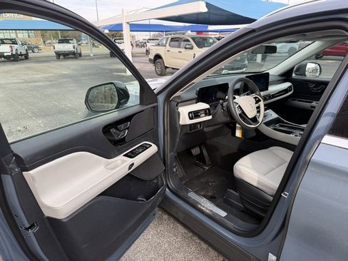 New 2026 Lincoln Aviator 2WD image 18