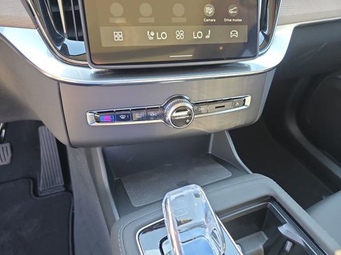 New 2026 Volvo XC90 T8 Plus w/ Protection Package Premier AWD/4WD image 16