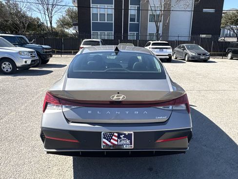 Used 2024 Hyundai Elantra Limited image 13
