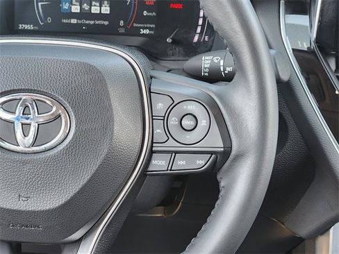 Used 2023 Toyota Corolla Cross XLE image 27