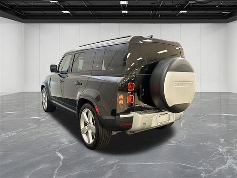 Used 2020 Land Rover Defender 110 First Edition image 3