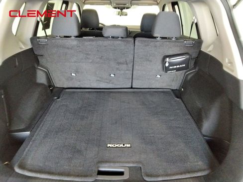 Used 2023 Nissan Rogue S image 11