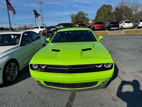 Used 2015 Dodge Challenger R/T Plus image 9