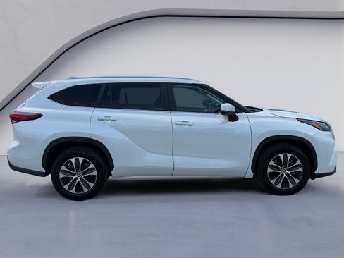 Used 2023 Toyota Highlander XLE FWD image 6