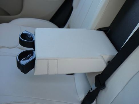 Certified 2025 Mercedes-Benz GLB 250 image 27