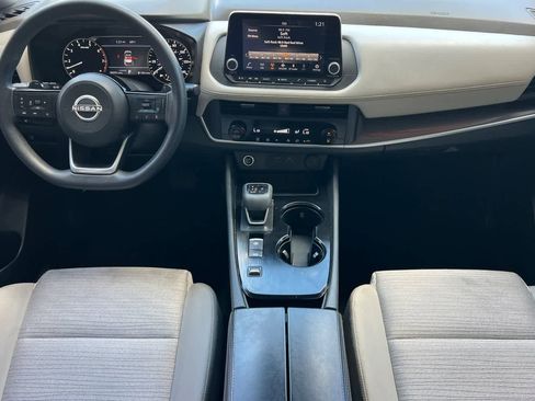 Certified 2023 Nissan Rogue SV FWD image 4