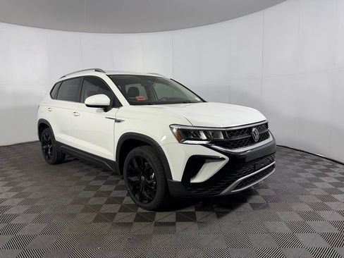 Used 2022 Volkswagen Taos SE FWD image 5