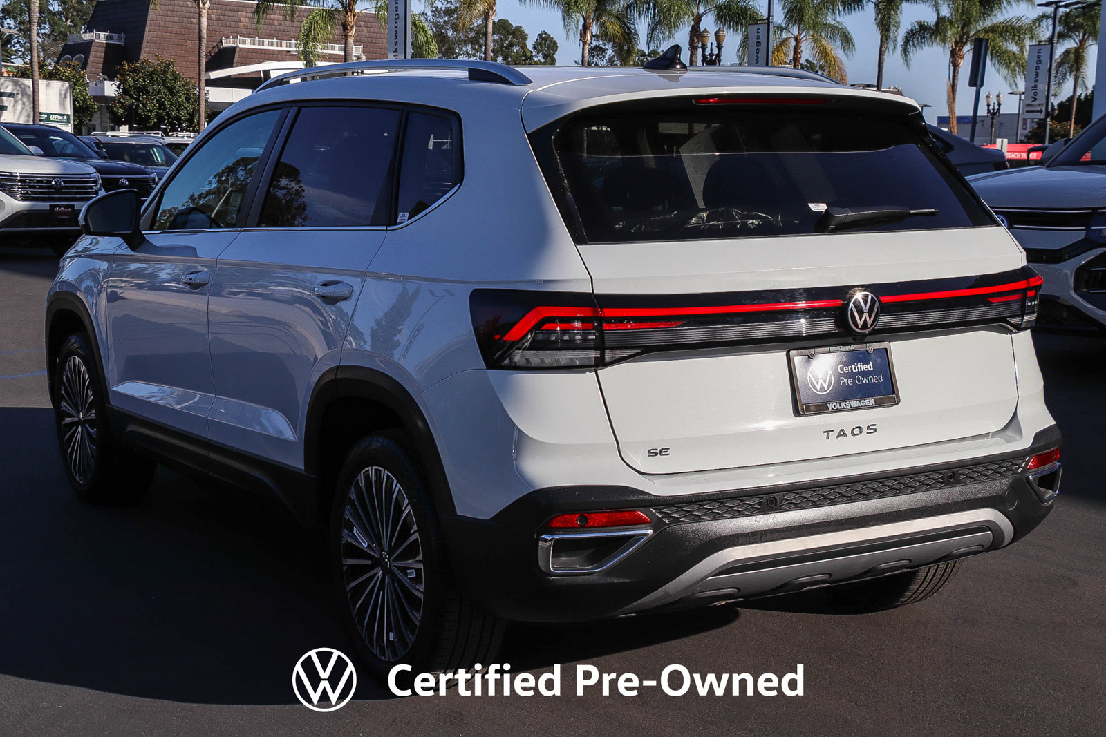 Used 2025 Volkswagen Taos SE FWD image 9