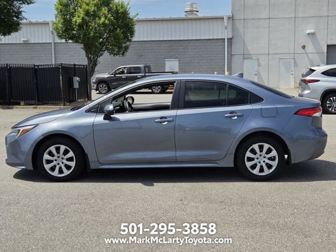 Used 2025 Toyota Corolla LE FWD image 2