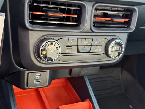 Used 2022 Ford Maverick XLT image 32