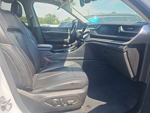 Certified 2022 Jeep Grand Cherokee L Limited image 8