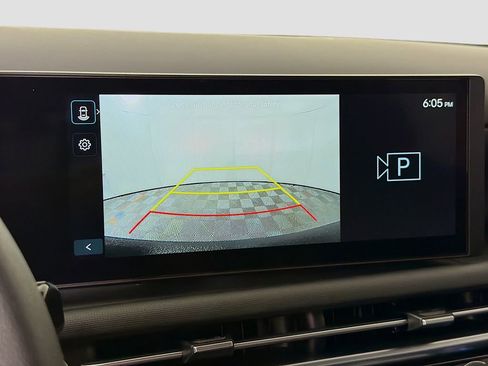 Used 2025 Hyundai Santa Cruz SE FWD image 18