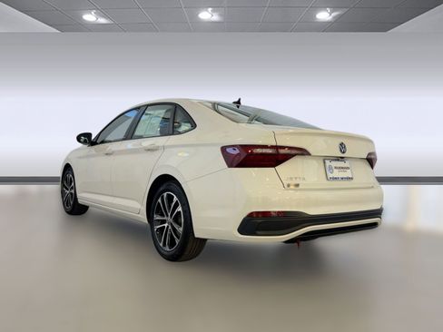 Used 2024 Volkswagen Jetta Sport image 3