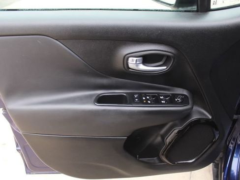 Used 2017 Jeep Renegade Altitude image 13