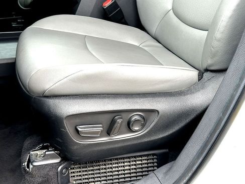 Used 2024 Toyota Sienna XLE FWD image 10