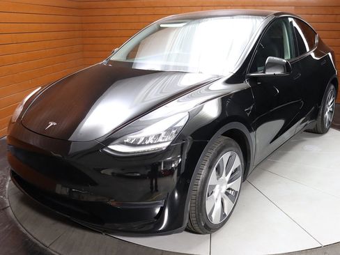 Used 2022 Tesla Model Y Long Range AWD/4WD image 65