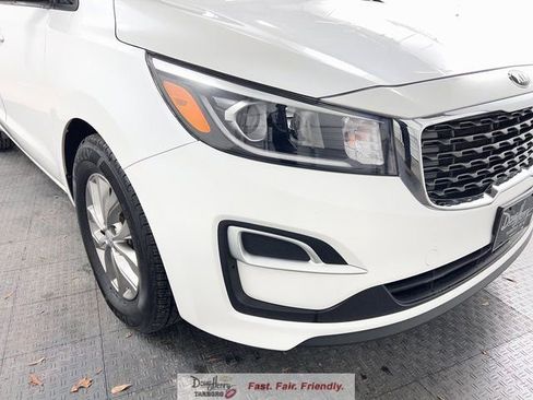 Used 2020 Kia Sedona LX image 9
