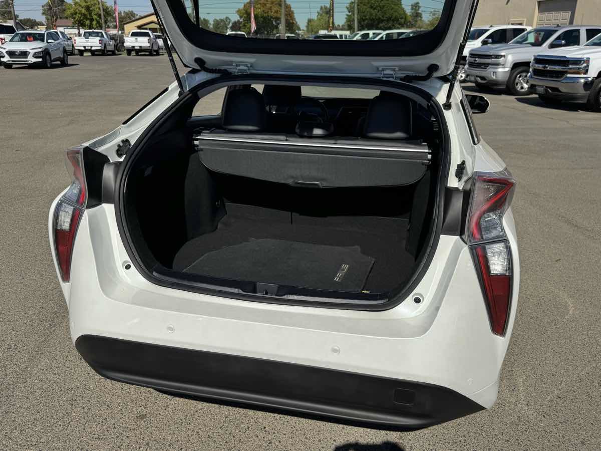 Used 2017 Toyota Prius Four w/ Advanced Technology Package FWD image 18