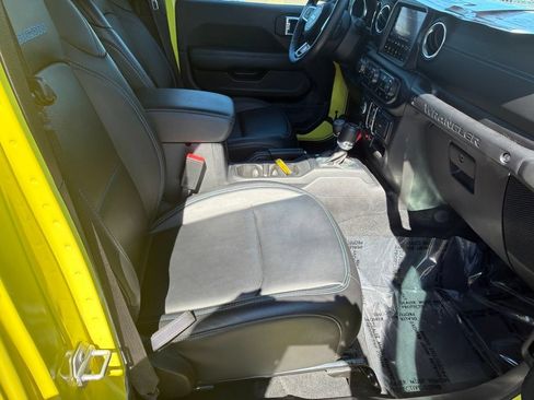 Used 2023 Jeep Wrangler Unlimited Rubicon 4xe w/ Cold Weather Group AWD/4WD image 18