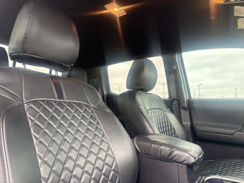 Used 2020 Toyota Tacoma TRD Off-Road image 27